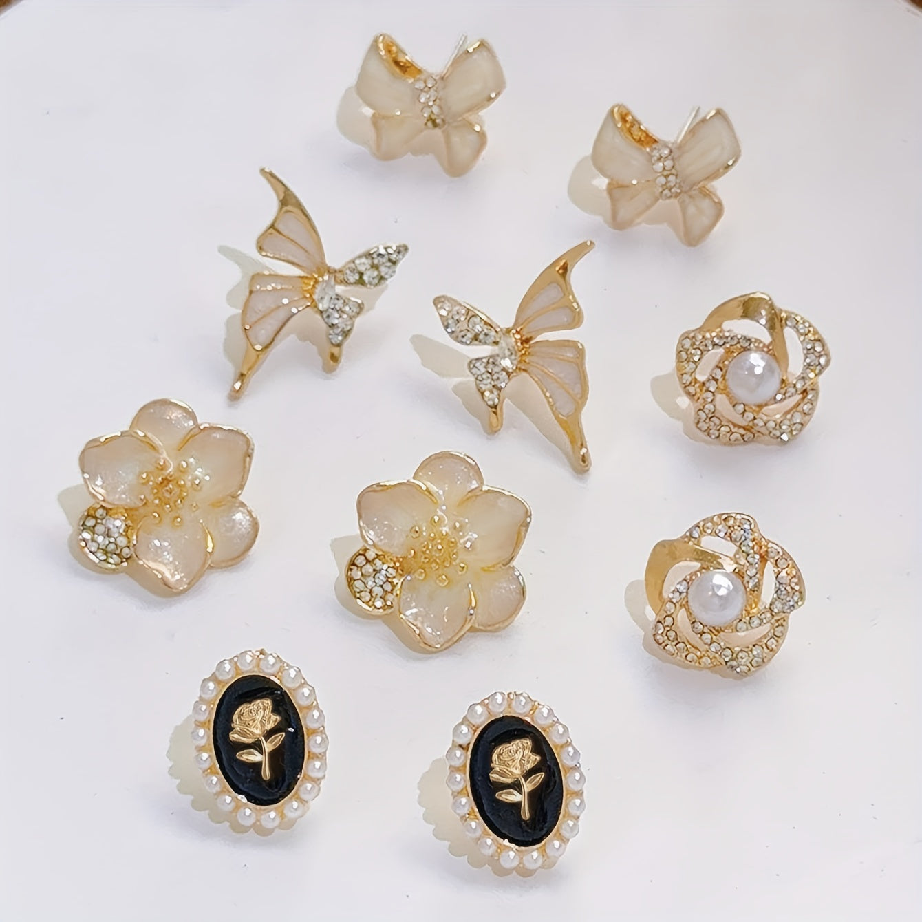 FleurLuxe — Set de 5 Pares de Aros Vintage con Incrustaciones de Vidrio y Detalles Franceses