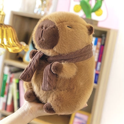 CozyCapy — Peluche de Carpincho con Bufanda
