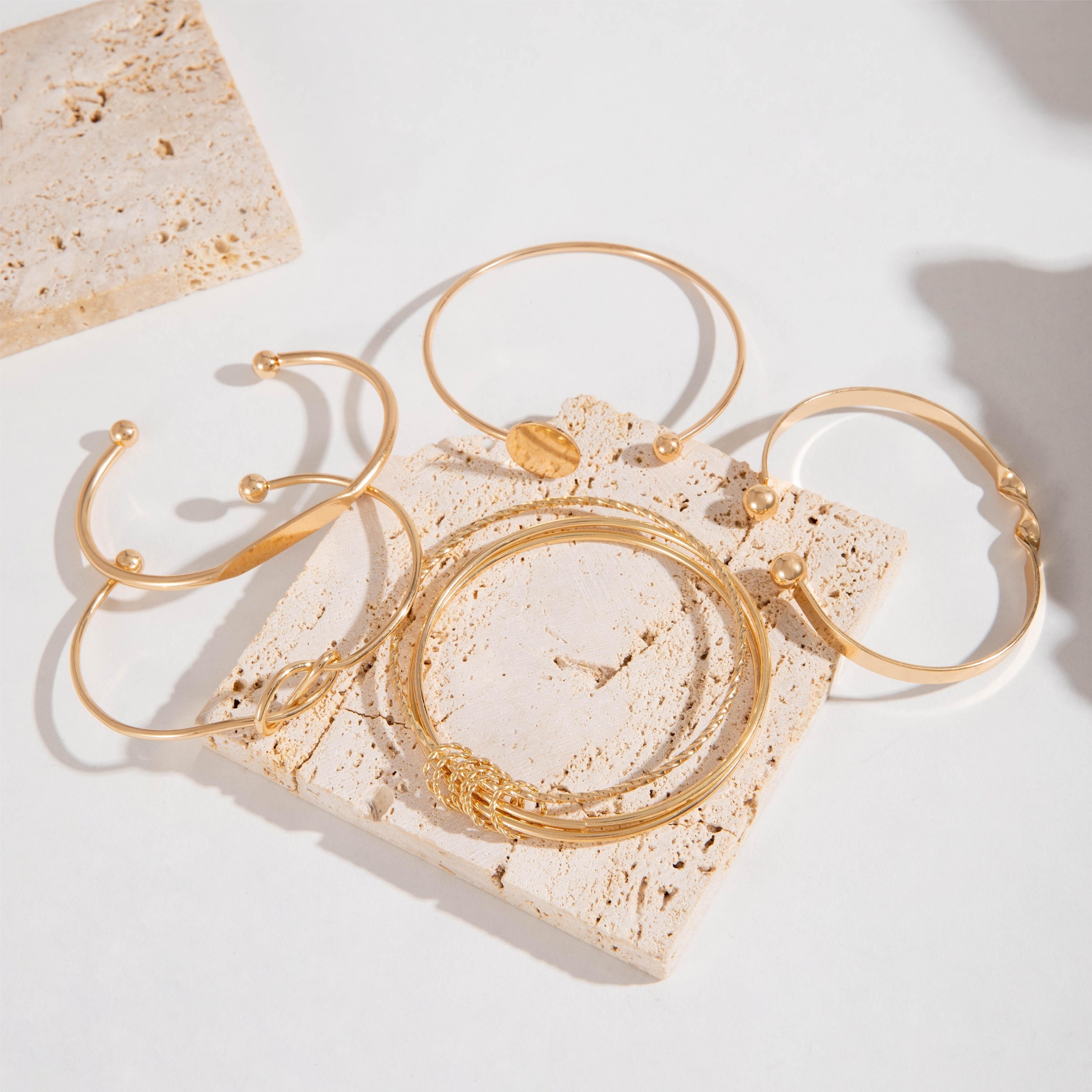 GeoCharm — Set de 5 Pulseras Vintage Minimalistas