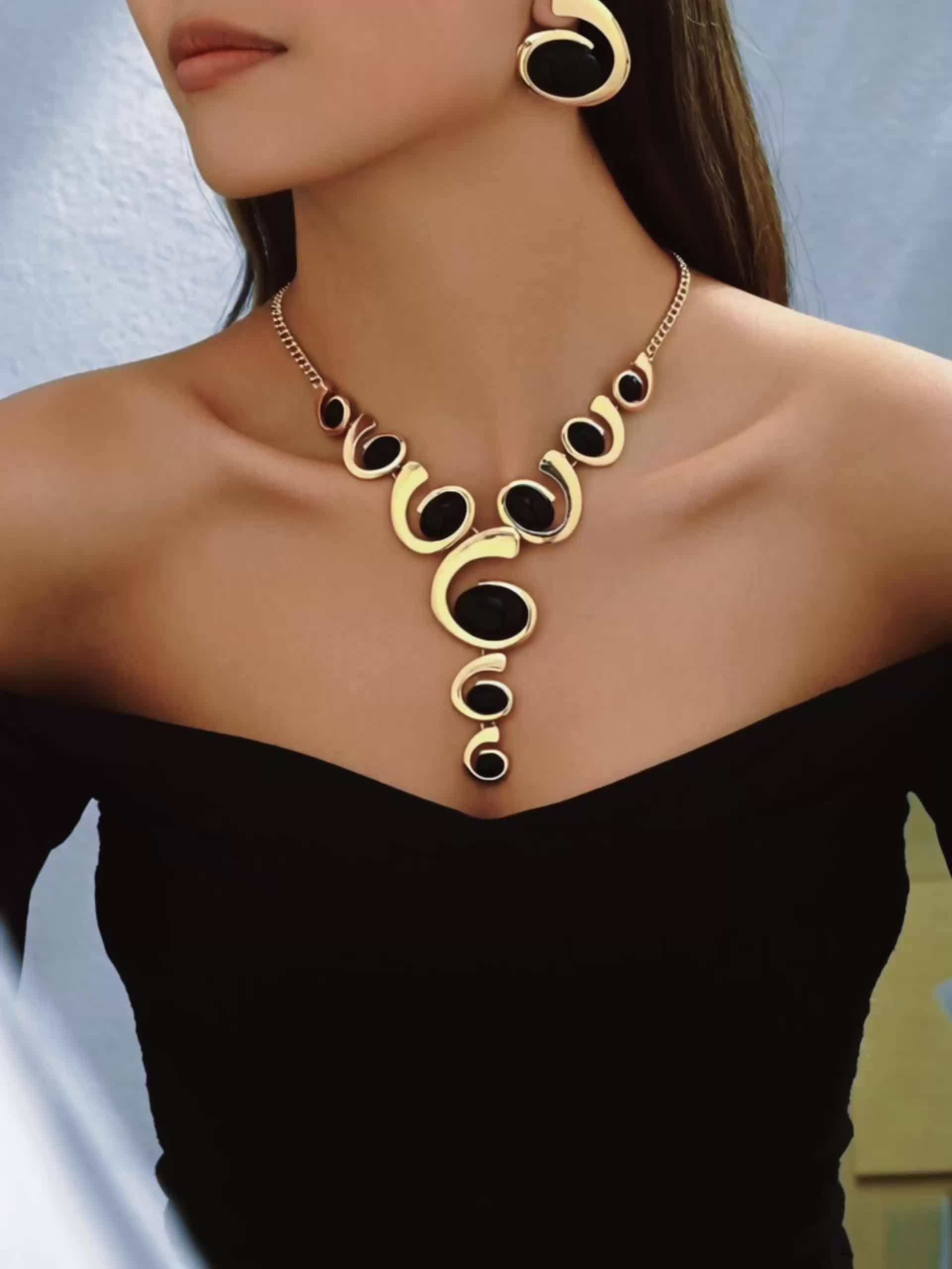 Two-piece Women's jewelry set: one spiral snail-shaped black rhinestone gradient Y-necklace and a pair of spiral snail-shaped black rhinestone earrings, classic versatile design for daily wear or party occasions