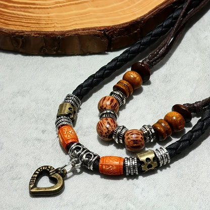 CorazónTrenzado — Collar Boho Vintage con Dije de Corazón y Cuentas de Madera (2025)