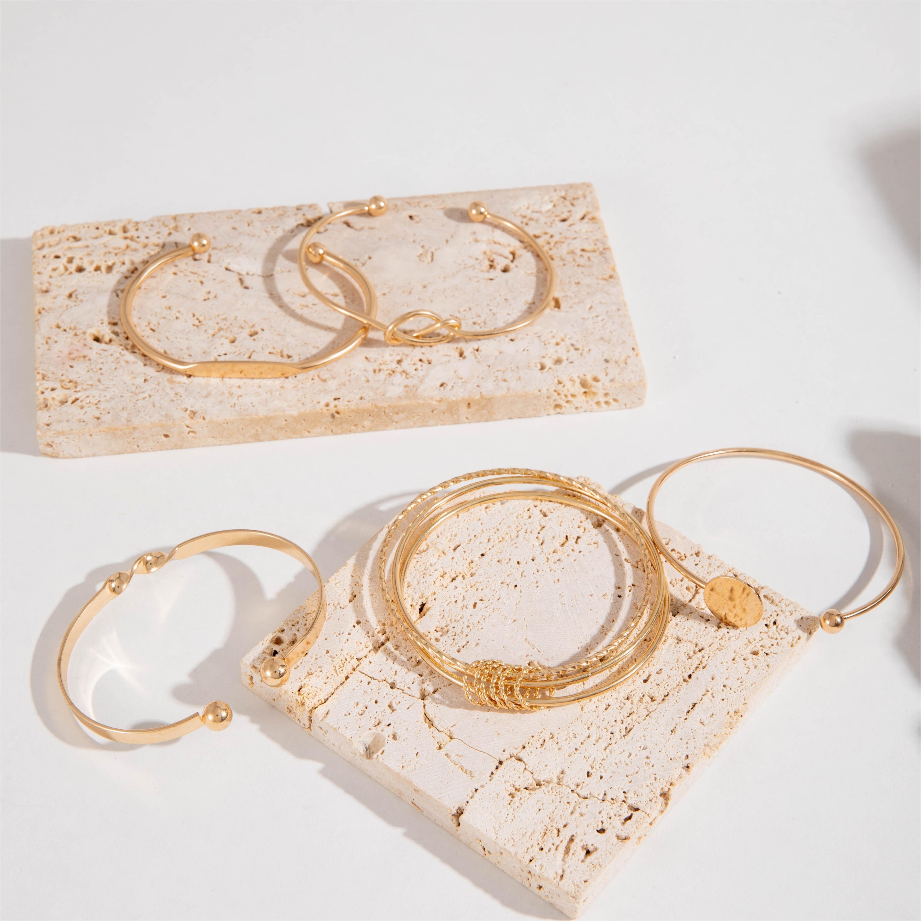 GeoCharm — Set de 5 Pulseras Vintage Minimalistas