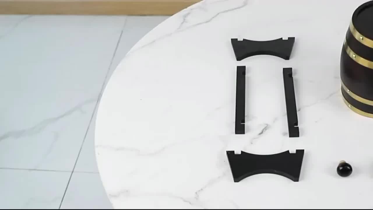 OakBarrel JC — Barril Decorativo de Pino Rústico con Grifo Antifugas (Acabado Roble Rojo, Detalles Dorados)