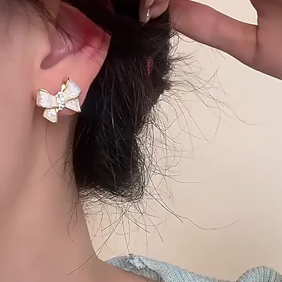 FleurLuxe — Set de 5 Pares de Aros Vintage con Incrustaciones de Vidrio y Detalles Franceses