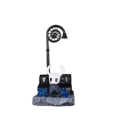 ✨ Big-Eyed Night — Escultura Bajo el Farol