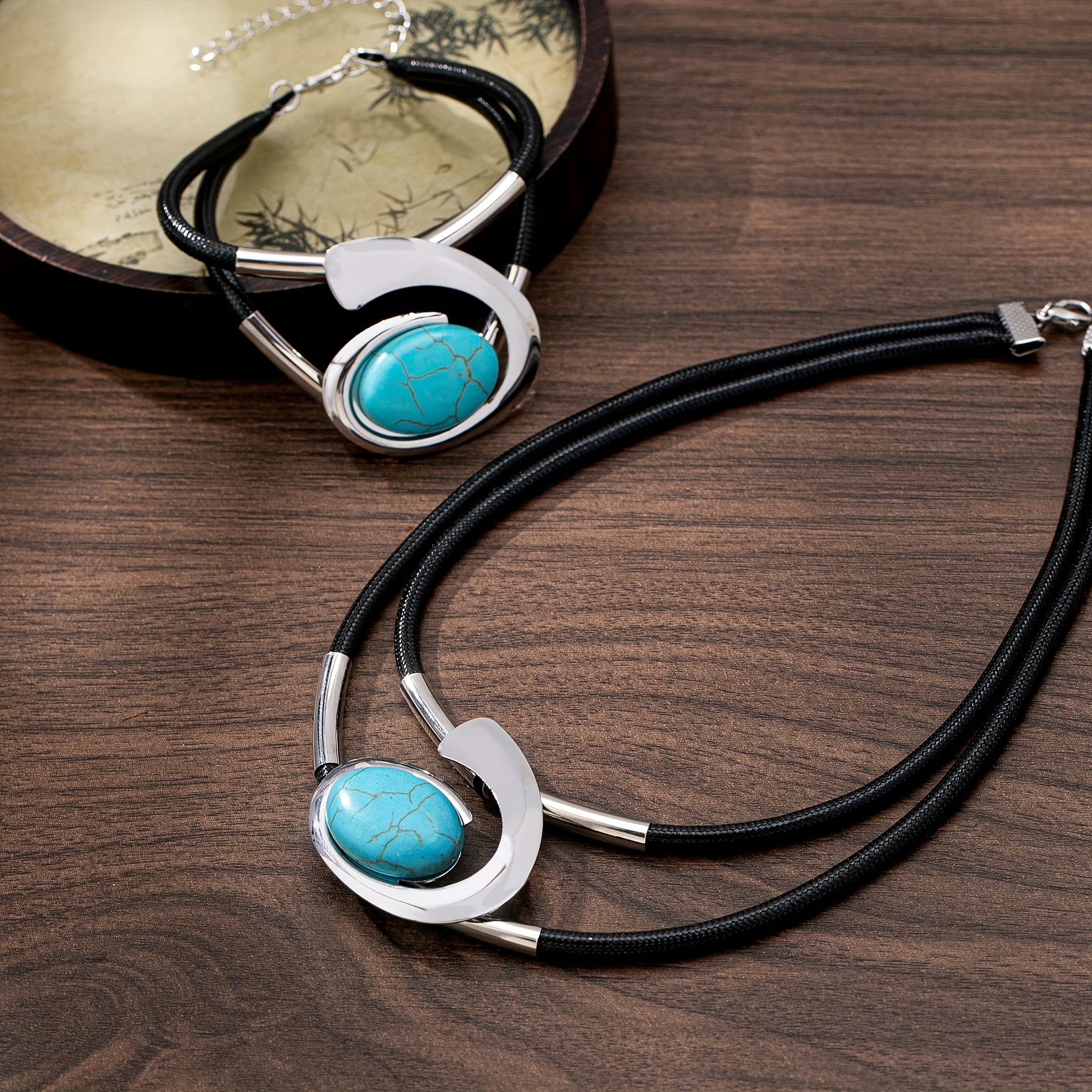 A Bohemian Style Women'S Set Featuring Vintage European And American Fashion, Perfect for Gifting And Everyday Wear.