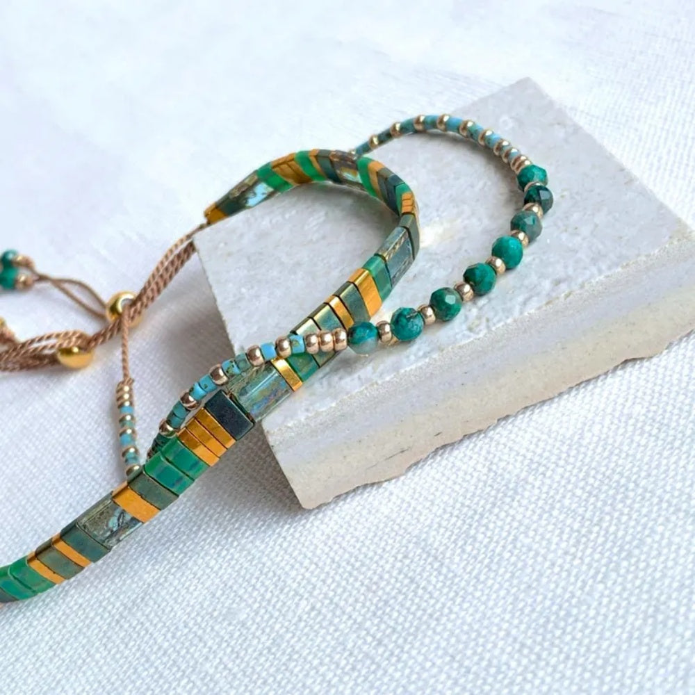 VerdeAura — Set de 2 Pulseras Bohemias con Cuentas de Vidrio y Piedras Semipreciosas