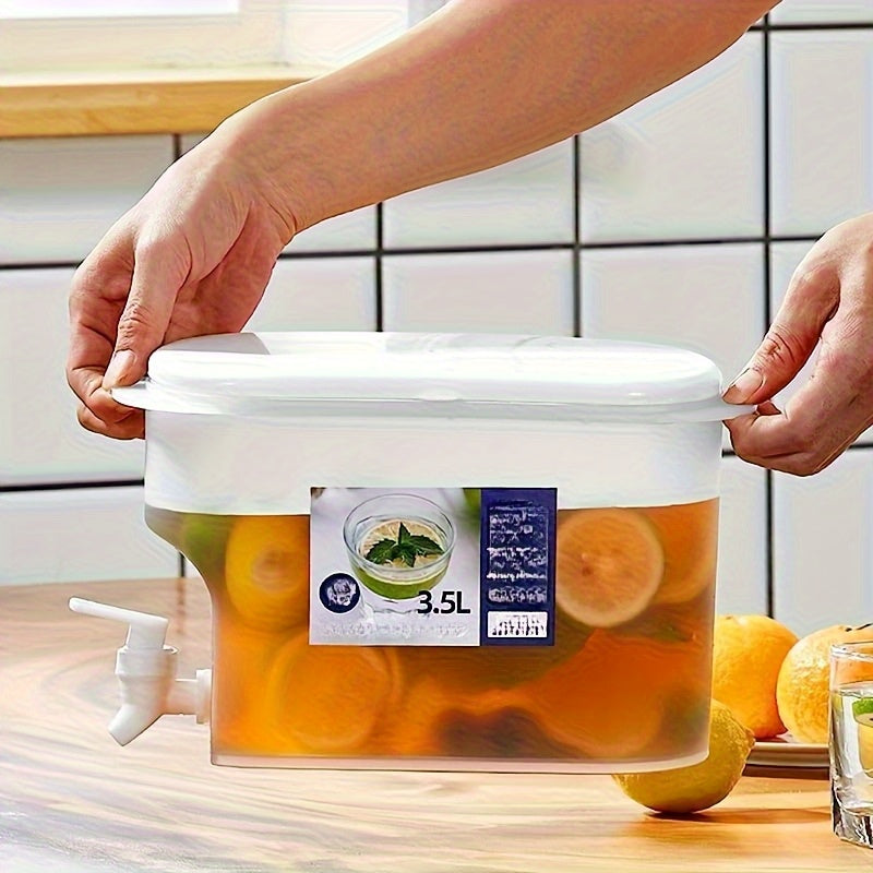Large-volume ice drinks. A food-grade PET large-capacity refrigerator beverage bucket with a one-press-to-dispense feature. It has a convenient faucet design, allowing you to enjoy lemonade, fruit tea, and ice water. It is a