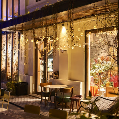 LuzCorazón UM — Guirnalda de Luces LED de 3 Metros con 108 Bombillas y 12 Esferas Transparentes (Sin Enchufe, Montaje en Pared)