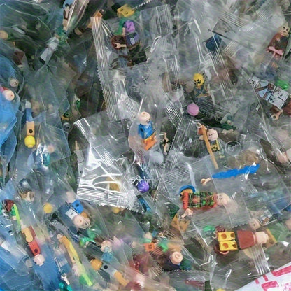 MiniHumans QX — Set de 25 Figuras Apilables con Diseño Alegre (Plástico Resistente, Uso Interior y Exterior)