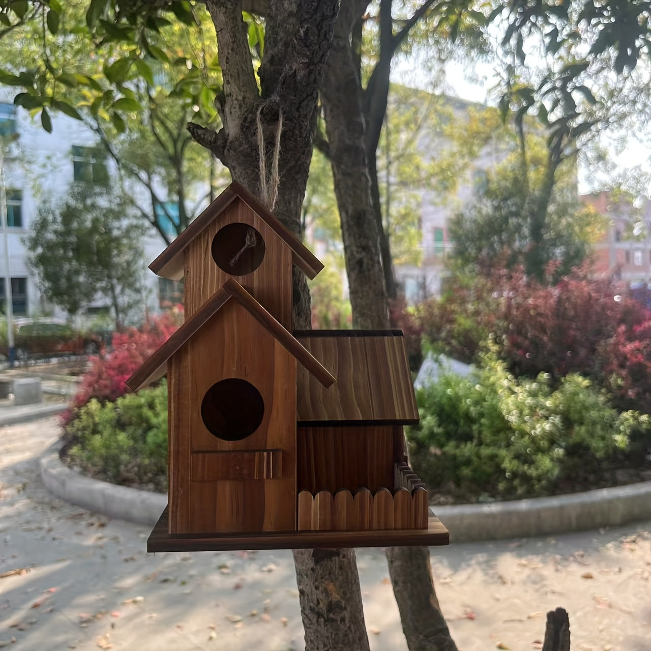 3-Room Rustic Wooden Birdhouse with Multiple Perches & Rooftop Vents - High-Quality Pine Wood Garden Feeder for Birds, Outdoor Weather-Resistant Design, Natural Finish, Without Battery