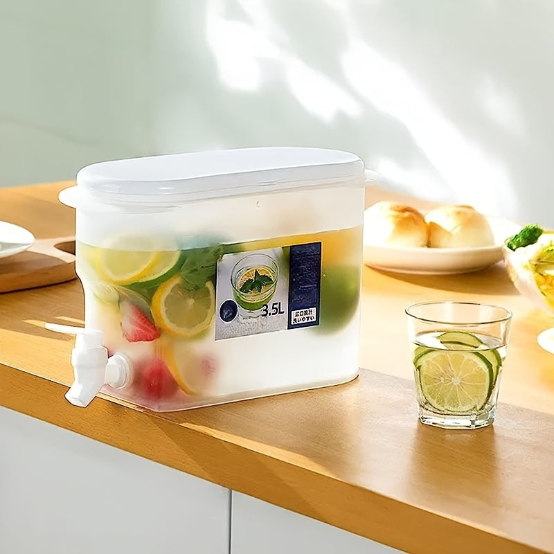 Large-volume ice drinks. A food-grade PET large-capacity refrigerator beverage bucket with a one-press-to-dispense feature. It has a convenient faucet design, allowing you to enjoy lemonade, fruit tea, and ice water. It is a