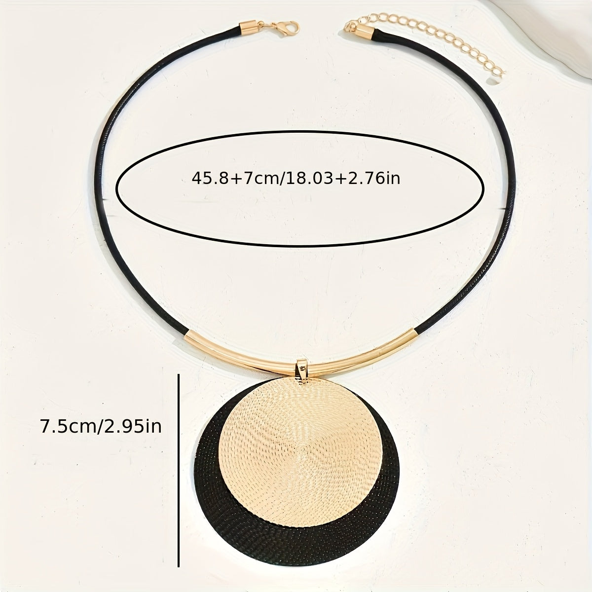 1pc Bohemian Retro Geometric Pendant Necklace - Black & Golden Queen-Inspired Jewelry with Intricate Stitching, Versatile for Daily Wear & Parties, Women's Fashion Accessory, Party Accessory, Textured Design