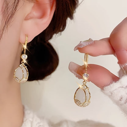 Tulip Shine — Set de Collar y Aros con Piedra Ojo de Gato (3 Piezas)