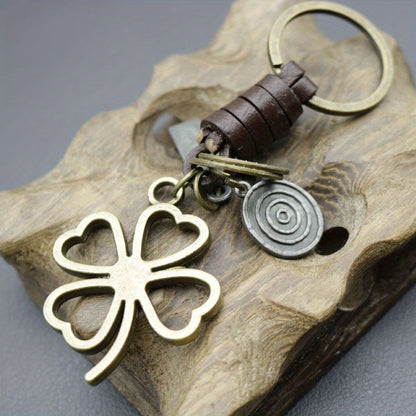 TrébolBronce GX — Llavero Vintage para Hombre con Detalle de Corazón y Correa Trenzada (Estilo Casual)