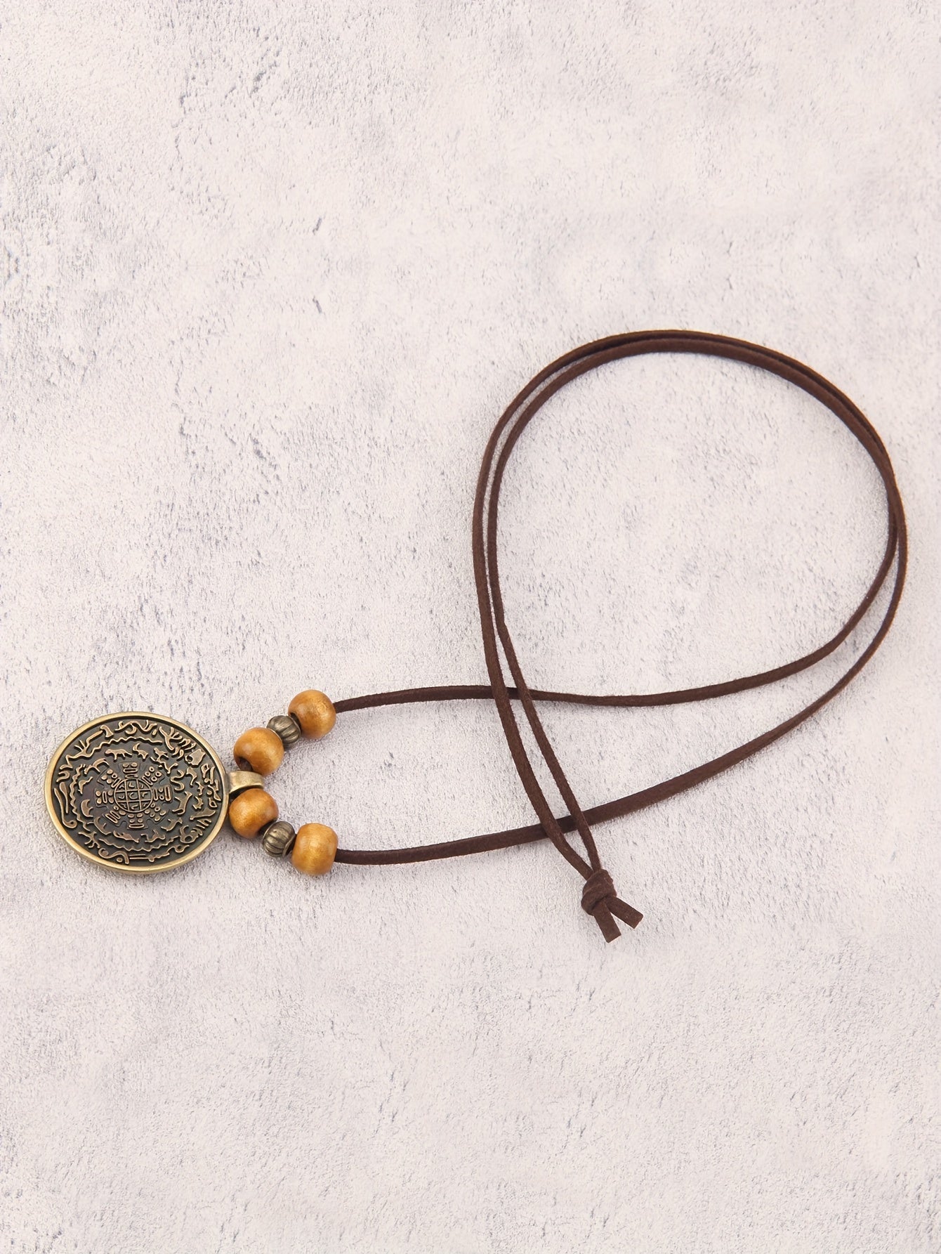 ZodiBoho TP — Collar Largo Bohemio Vintage con Cuentas de Madera y Dije Espiral Zodiacal