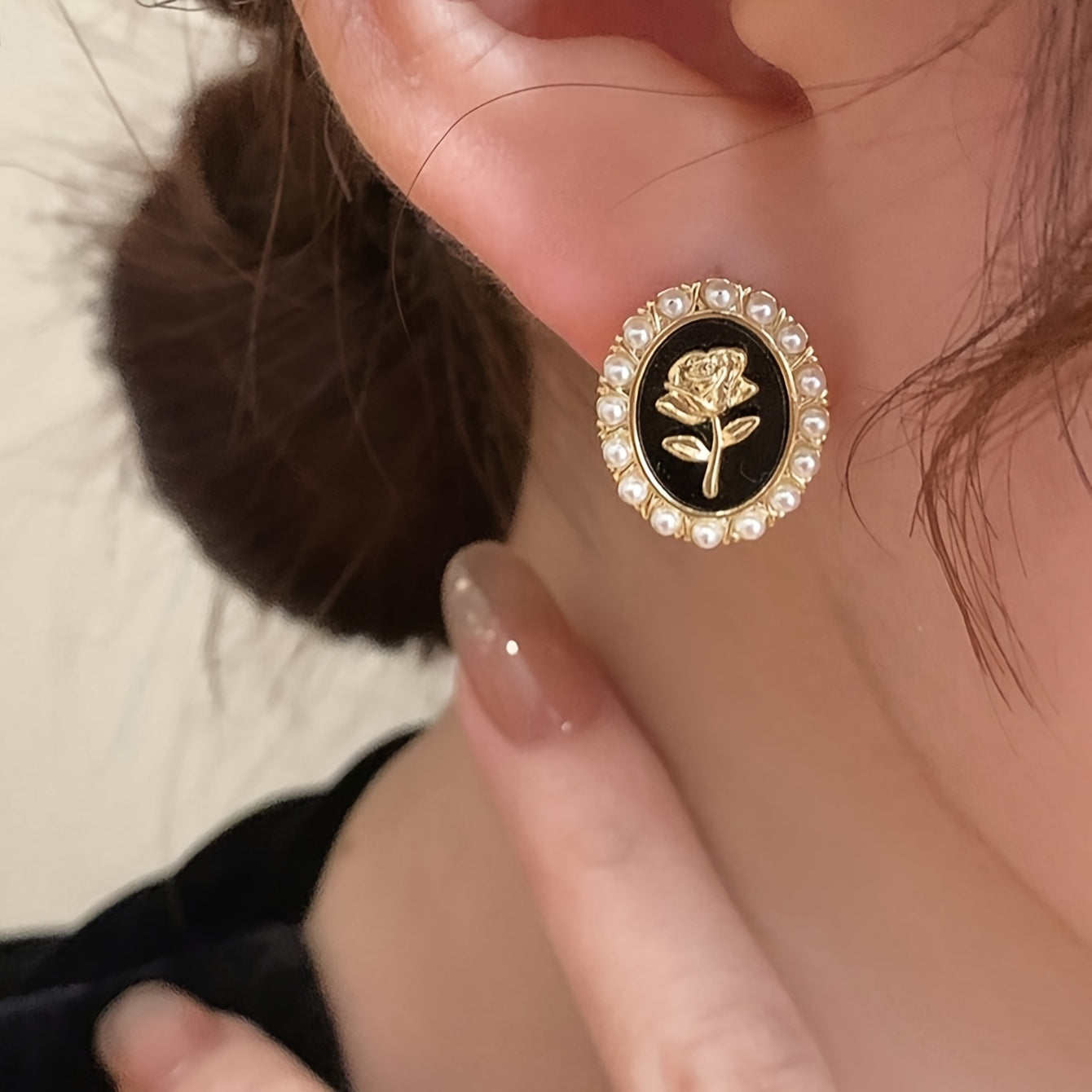 FleurLuxe — Set de 5 Pares de Aros Vintage con Incrustaciones de Vidrio y Detalles Franceses