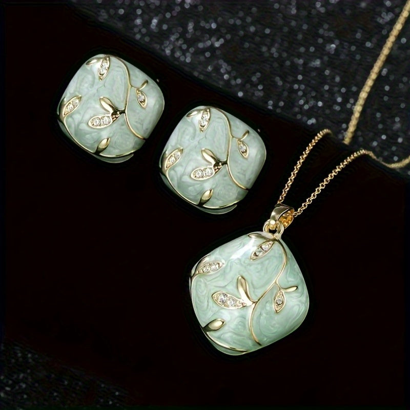 UrbanGlam — Set de 3 Collares Dorados y Aros con Zirconia Cúbica Sintética