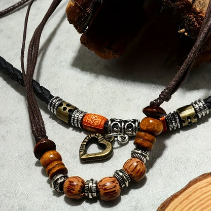 CorazónTrenzado — Collar Boho Vintage con Dije de Corazón y Cuentas de Madera (2025)