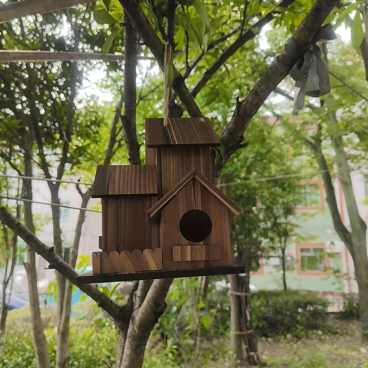 3-Room Rustic Wooden Birdhouse with Multiple Perches & Rooftop Vents - High-Quality Pine Wood Garden Feeder for Birds, Outdoor Weather-Resistant Design, Natural Finish, Without Battery