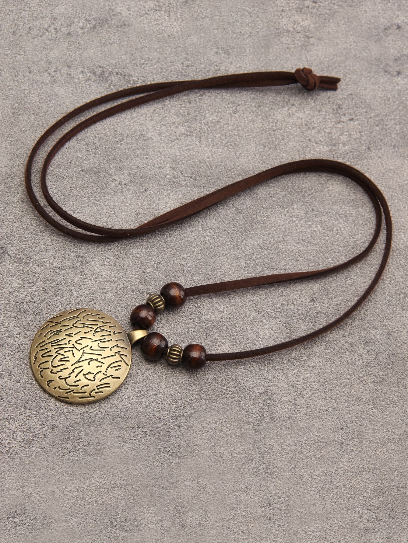 ZodiBoho TP — Collar Largo Bohemio Vintage con Cuentas de Madera y Dije Espiral Zodiacal