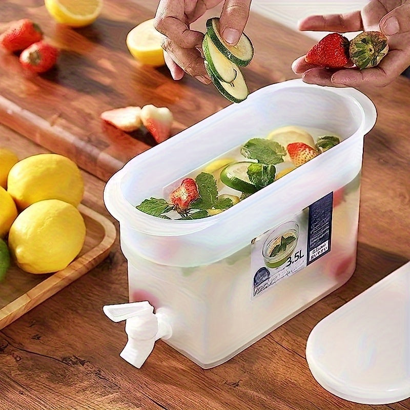 Large-volume ice drinks. A food-grade PET large-capacity refrigerator beverage bucket with a one-press-to-dispense feature. It has a convenient faucet design, allowing you to enjoy lemonade, fruit tea, and ice water. It is a